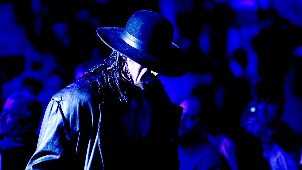 Undertaker Ringe Gelişi ile Büyülüyor
