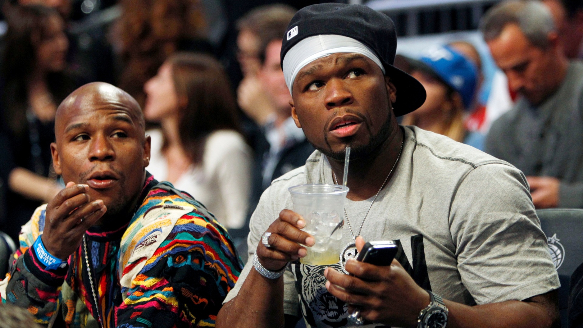 MayPac Maçında 50 Cent'in Korumaları Hırsızlık Yaptı İddiası!