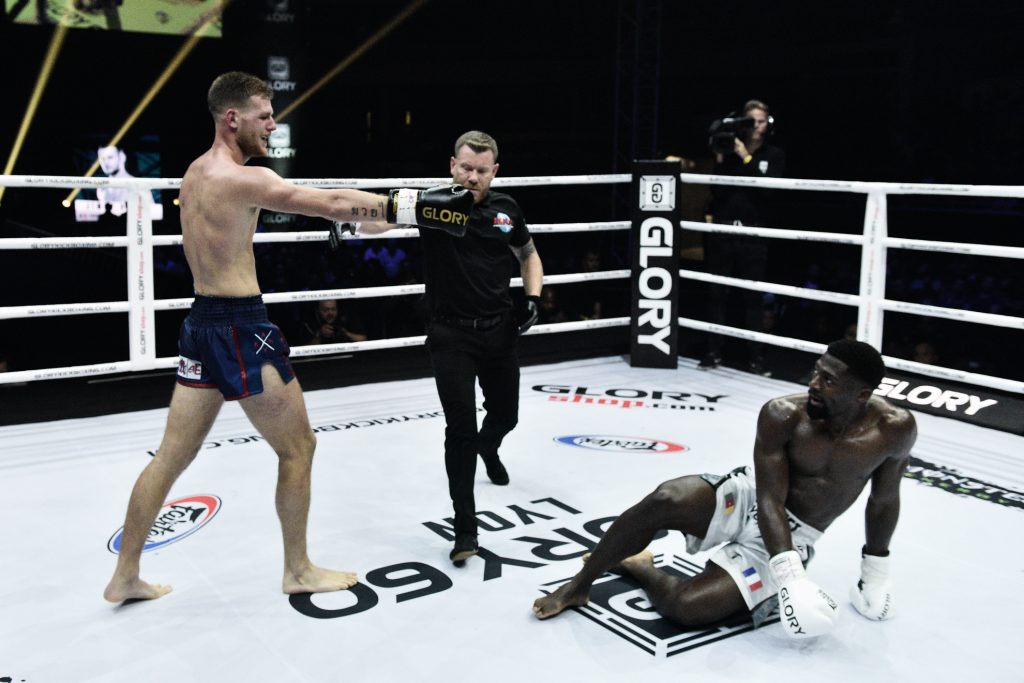 Glory 60 Fransa'da Yapıldı! Türk Kickboksör de Ringe Çıktı