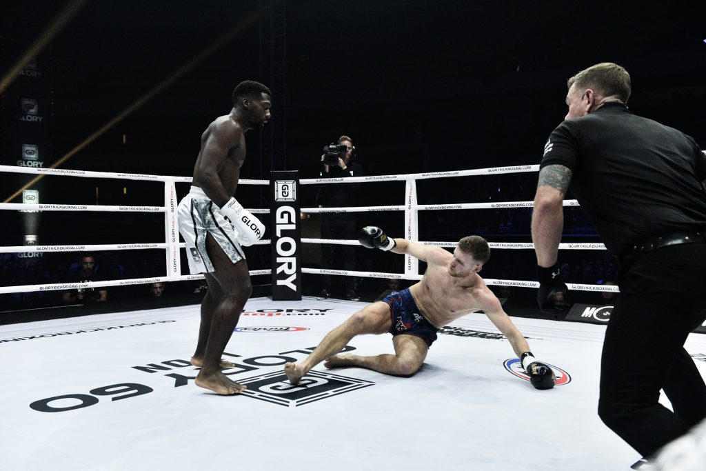 Glory 60 Fransa'da Yapıldı! Türk Kickboksör de Ringe Çıktı