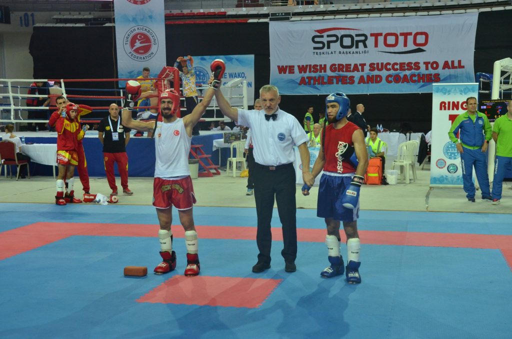 Dünya Büyükler Kick Boks Şampiyonası, Antalya'da Devam Ediyor.