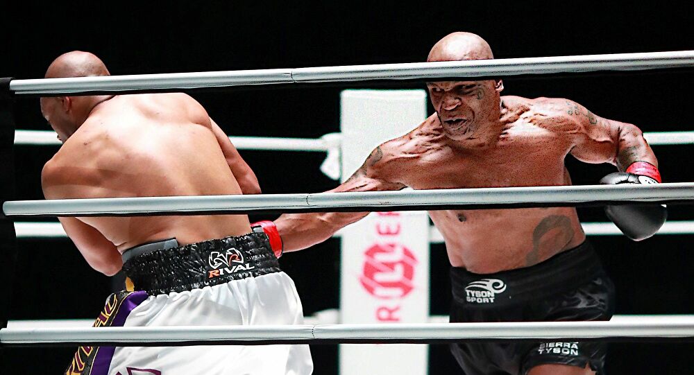 (Video) Mike Tyson, MMA Kafesinde Antrenman Yapıyor!