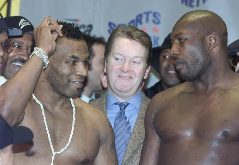 Tyson ile Dövüşen Julius Francis Vatandaşı 1 Yumrukta Bayılttı